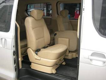 2009 Hyundai Grand Starex Photos