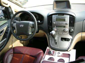 2009 Hyundai Grand Starex Pictures