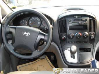 2009 Hyundai Grand Starex Images