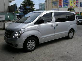2009 Hyundai Grand Starex Images