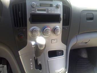 2009 Hyundai Grand Starex Pictures