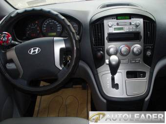 2009 Hyundai Grand Starex Photos