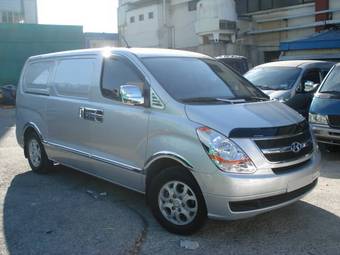 2010 Hyundai Grand Starex Pictures