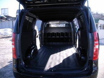 2010 Hyundai Grand Starex Pictures