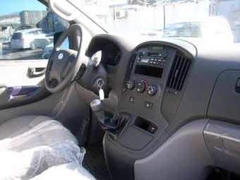 2010 Hyundai Grand Starex Images