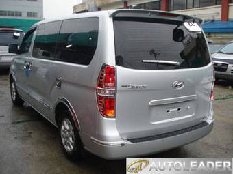 2010 Hyundai Grand Starex Photos