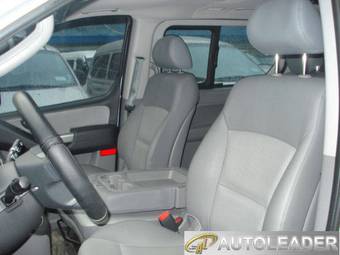 2010 Hyundai Grand Starex Images