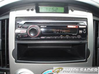 2010 Hyundai Grand Starex Images