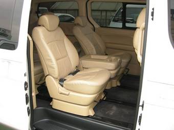 2010 Hyundai Grand Starex Photos