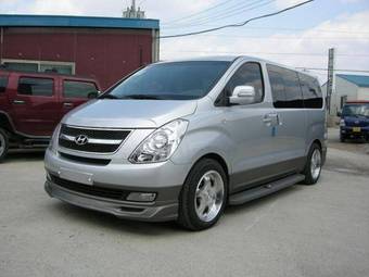 2010 Hyundai Grand Starex Pictures