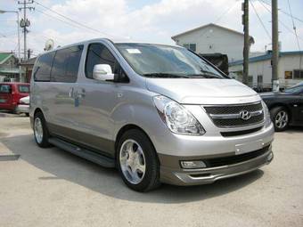 2010 Hyundai Grand Starex Photos