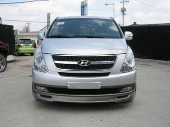 2010 Hyundai Grand Starex Pictures