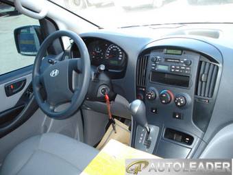 2010 Hyundai Grand Starex Pictures