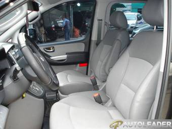 2010 Hyundai Grand Starex Pictures