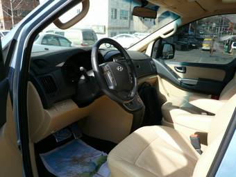 2010 Hyundai Grand Starex Pics