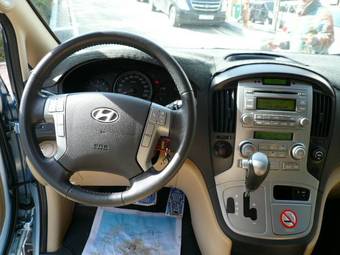 2010 Hyundai Grand Starex Pictures