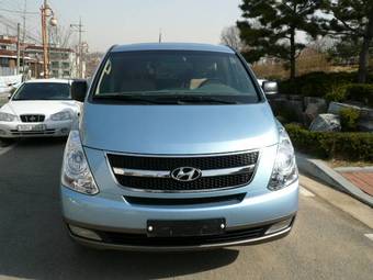 2010 Hyundai Grand Starex Pictures