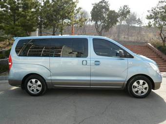 2010 Hyundai Grand Starex Photos