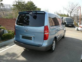 2010 Hyundai Grand Starex Pictures