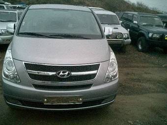 2010 Hyundai Grand Starex Pictures