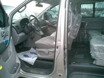 2010 Hyundai Grand Starex Photos