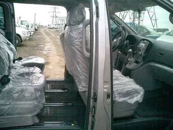 2010 Hyundai Grand Starex Pictures
