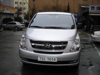 2010 Hyundai Grand Starex Pics