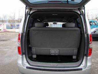 2010 Hyundai Grand Starex Photos