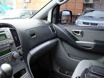 2010 Hyundai Grand Starex Photos