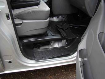2010 Hyundai Grand Starex Images