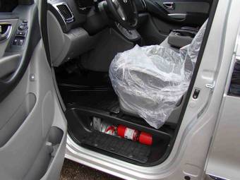 2010 Hyundai Grand Starex Pictures