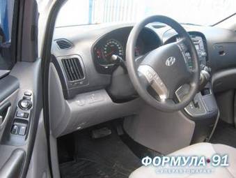 2010 Hyundai Grand Starex Pictures