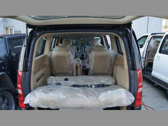2010 Hyundai Grand Starex Pictures