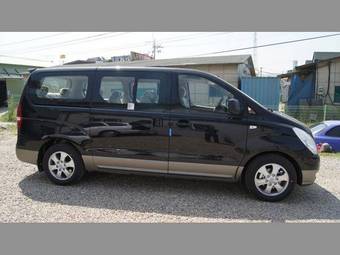 2010 Hyundai Grand Starex Photos