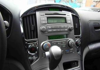 2010 Hyundai Grand Starex Photos