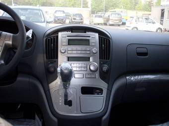 2010 Hyundai Grand Starex Images