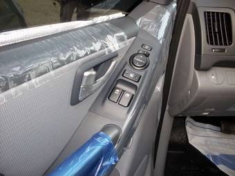 2010 Hyundai Grand Starex Pictures