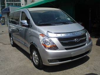 2010 Hyundai Grand Starex Photos