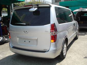 2010 Hyundai Grand Starex Photos