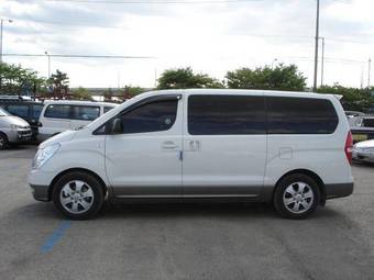 2010 Hyundai Grand Starex Photos
