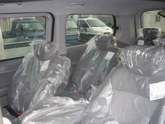 2010 Hyundai Grand Starex Pictures