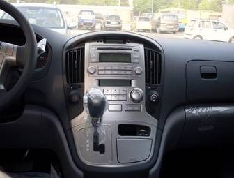 2010 Hyundai Grand Starex Photos