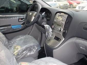 2010 Hyundai Grand Starex Images