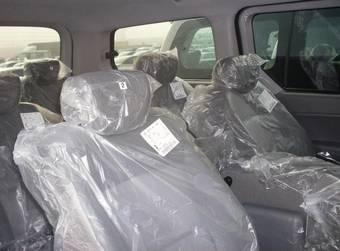 2010 Hyundai Grand Starex Pictures