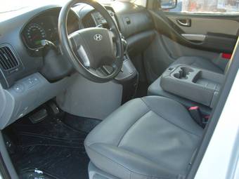 2010 Hyundai Grand Starex Pictures