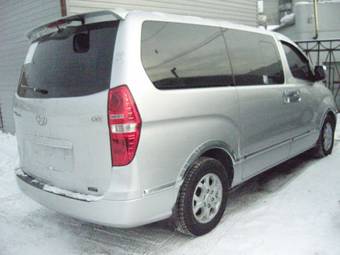 2010 Hyundai Grand Starex Photos
