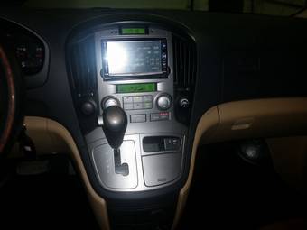 2010 Hyundai Grand Starex Photos