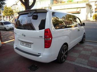 2010 Hyundai Grand Starex Images