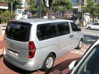2010 Hyundai Grand Starex Pictures