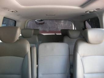 2010 Hyundai Grand Starex Photos